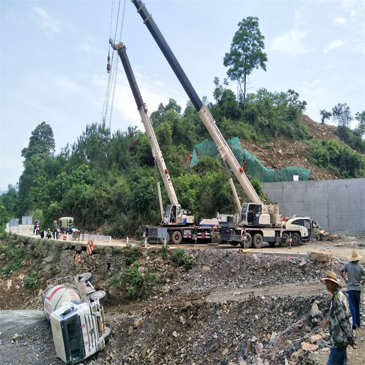 慈溪汽车掉沟里叫吊车救援要多少钱